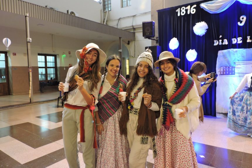 Celebración del 9 de Julio en el Colegio Santa Rosa