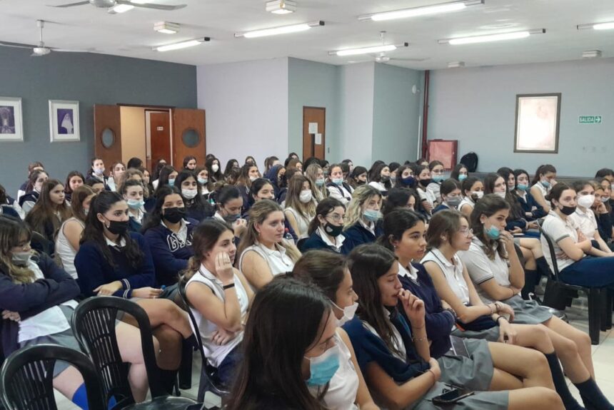 Visita de ex alumnas: Orientación Vocacional